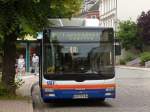 man-niederflurbus-3-generation-lions-city WSF-VV84, ein MAN Lion&acute;s City CNG, steht am 18.06.2009 unter dem Baum der Abfahrtshaltestelle der Linie 9 auf dem Busbahnhof in Wei�enfels.