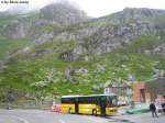 Postauto Am 20.6.09 galt es zum Schluss noch den Sustenpass zu bew�ltigen. Anders als bei den anderen P�ssen wurde die Pause hier nicht auf der Passh�he gemacht. Dies hat einen einfachen Grund, den es f�hrt keine Strasse zur Sustenpassh�he, diese wird in einem Scheiteltunnel unterquert. Die Pause wird in Sustenpass, Steingletscher durchgef�hrt. Daneben befindet sich ein Hotel, bei dem der Steingletscher noch vor 50 Jahren bis zum Hotel reichte. Heute ist ab dem Hotel eine mehrst�ndige Wanderung erforderlich, um zum Gletscher zu gelangen. 