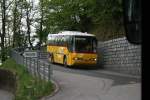 Tessin Auf der Fahrt nach Maglio di Colla wird auch der Kurze Umweg �ber Insone gefahren. W�hrend 'mein' Bus diese kurze, aber steile Hin-
und R�ckfahrt bereits abgeschlossen hat, wird TI 211'045 (Neoplan N312K, 1998) gleich nach Insone abbiegen. (30.4.2007)
