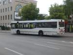 mercedes-benz-o-405-n-niederflur-stadtversion Mercedes-Benz O 405 N (Niederflur-Stadtversion) auf der Linie 271 nach Rudow Gockelweg am U-Bahnhof Rudow.
