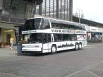 berlin Neoplan Skyliner Sightseeing-Bus am S+U Bahnhof Zoologischer Garten.