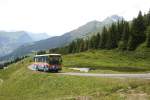 Berner Oberland Wenig unterhalb der Passh�he der Grossen Scheidegg f�hrt GrindelwaldBus Nr 19 (Vetter 10SH, 1995) am 30.6.2007 bergw�rts. 