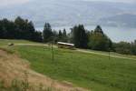 zugerland-verkehrsbetriebe-zvb Bahnersatz auf dem Zugerberg: Saurer/R&J RH525-23 Nr. 141 der Zugerland Verkehrsbetriebe auf Talfahrt vom Zugerberg zur Talstation Sch�negg. 