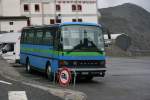 setra-s-200er-serie Setra 210H (SO202070) von Perego, Tirano, am 4.8.2007 auf dem Stilfserjoch. Drei Mal t�glich f�hrt der kleine Setra von Bormio �ber die schmale und steile Strasse auf die Passh�he, wo, je nach Tag und Zeit, Anschluss mit PostAuto ins M�nstertal und mit dem SAD nach Mals besteht. 