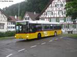 Postauto Nr. 187 (Regie Hausen) am 23.6.09 in Hausen am Albis, Post, kurz vor seiner Fahrt �ber den Albis nach Thalwil.