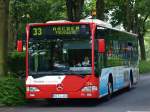aseag-aachener-strassenbahn-und-energieversorgungs-ag Beim Aachener Reittunier (Chio) werden die Busse der ASEAG mit F�hnchen geschm�ckt, hier die Linie 33 nach Fuchserde in der Ahornstrasse.