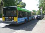 berlin Solaris Urbino auf der Linie M11 nach Lichterfelde Unter den Eichen/Drakestra�e an der Haltestelle Lichterfelde Ostpreu�endamm/K�nigsberger Stra�e.
