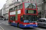 london MetroLine VP571 (Volvo/Plaxton B7TL, 2004) am Piccadilly Circus. 