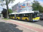 berlin Solaris Urbino auf der Linie M11 nach Lichterfelde Unter den Eichen/Drakestra�e am U-Bahnhof Johannisthaler Chaussee.