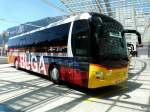 Postauto Postauto - NAM Lion`s Regio GR 162990 mit Werbung bei den Postautohaltestellen im Bahnhof Chur am 26.07.2009