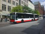hamburg Mercedes-Benz O 530 II (Citaro Facelift) auf der Linie 4 nach Wildacker an der Haltestelle Rathausmarkt.