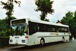 mercedes-benz-o-405--hochflur-stadtversion Rattin, Neuhausen Nr. 15/SH 1915 Mercedes O 405 (ex SB Schaffhausen Nr. 28; ex Rattin, Schaffhausen Nr. 15) am 21. Juni 2009 Neuhausen, Rheinfall