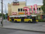 mercedes-benz-o-405-n-niederflur-stadtversion Mercedes-Benz O 405 N (Niederflur-Stadtversion) auf der Linie 263 am S-Bahnhof Gr�nau.
