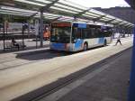 saarbrucken Ein neuer Citaro Bus ist gerade an der Haltestelle angekommen.