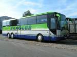 MAN Sonstige Modelle MAN_Royal-Class steht vor der Tierzuchthalle in Ried i.I., bzw. passend dazu neben einem Viehtransporter; 090819