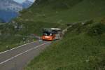 Postauto Grossaufkommen am Klausenpass: An sch�nen Sommertagen reichen die Postautos der AAGU regelm�ssig nicht aus f�r den ganzen Klausenpass-Betrieb, so zum Beispiel am 10.8.2008, als AAGU-Setra Nr. 33 als Beiwagen den Morgenkurs 7:45 ab Fl�elen begleitete. Aufnahme zwischen Balm und Passh�he. 