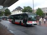 hamburg Van Hool AG 300 auf der Linie 183 nach Kalvslohtwiete am Bahnhof Altona.