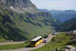 Postauto Mehrere hundert Meter �ber dem n�chsten Etappenziel, dem Urnerboden, f�hrt der AAGU-Setra Nr. 46 am 10.8.2008 talw�rts. 