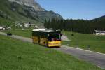 Postauto Noch einmal Setra Nr. 46 am 10.8.2008, inzwischen aber auf der letzten Bergfahrt des Tages. Im Hintergrund das Dorf Urnerboden, welches nur noch im Sommer die n�tige Gr�sse f�r eine �V-Erschliessung erreicht. 