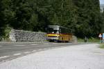 Postauto Der Tschannen-Setra Nr. 9, im Einsatz f�r PU AAGU, Schattdorf, hat auf seinem Wochenend-Stammkurs 196 soeben die Kantonsgrenze Glarus/Uri am unteren Ende des Urnerbodens �berquert. 10.8.2008.
