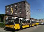 Mercedes-Benz Mercedes Benz O 305 Gelenkbus von 1980 der SSB in Warteposition vor der Stra�enbahnwelt Stuttgart (Stra�enbahnmuseum) am 30.08.2009 (dahinter Mercedes Benz O 322 von 1962).