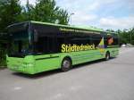 neoplan-n-44-serie-centroliner ein gr�ner Neoplan-Bus mit 3 St�dtewerbung macht auch eine gute Figur finde ich
