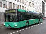 basler-verkehrsbetriebe-bvb MAN NL 313/A21 mit der Betriebsnummer 823, f�hrt auf der Linie 33 durch die Spiegelgasse Richtung Schiffl�nde. Das Bild entstand am 18. Juni 2009.