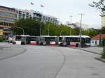 hamburger-hochbahn-ag-hha Wunderbares Bild von meinem derzeitigem Lieblings XXL VanHool 8710 mir diese einfallsreichen edding-Werbung und dem langen Strich auf dem Bus und diesen gigantischen wirkungsvollem Arm, am  Do.:10.09.09 bei der Einfahrt in den ZOB in Hamburg auf der XXL-Linie 5 ZOB Nedderfeld(verk�rtzte Strecke)/Burgwedel!!