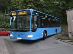 wuppertaler-stadtwerke Midibus 0951 der WSW auf Linie 643 an der Einm�ndung Schlieperstra�e (Fahrer, welche auf diesem Bus neu eingesetzt sind, ben�tigen, so viel wei� ich aus eigener Beobachtung, die Einweisung eines Kollegen, der mit dem Gegenkurs den gesamten Verkehr aufh�lt); ger�chteweise soll diese Linie in 'Zirkuslinie' umbenannt werden, wegen der artistischen Verrenkungen der Fahrer des abgebildeten Fahrzeuges