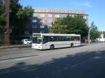 hamburg Mercedes-Benz O 405 N (Niederflur-Stadtversion) auf der Linie 157 nach S-Bahnhof Harburg am S-Bahnhof Harburg Rathaus.