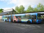 bremer-strasenbahn-ag-bsag Die beiden Wagen 4763 und 4764 Fahren ebenfalls Werbung f�r Meyerhoff in OHZ. Ihnen steht diese Werbung besser als dem Solaris Urbino12 Wg 4201. Dieser Neoplan steht im �brigen Gerade in der Pausenposition in Gr�pelingen. 