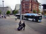 saarbrucken-saarbahn-gmbh Ein Gelenkbus auf dem Weg zu seiner Haltestelle am 
Saarbr�cker- Hauptbahnhof.