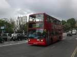 london Ein Arriva-Doppeldecker auf der Linie 159 nach Streatham Hill in der Parlament Bridge Street.