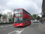 london Ein Arriva-Doppeldecker auf der Linie 53 nach Plumstead Stadtion in der Parlament Bridge Street.
