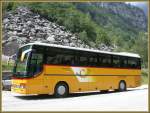 Der Setra Postbus wartet auf Wanderer im oberen Teil des ...
