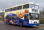 manchester Bus Linie 829 nach Rochdala im April 2005 vor dem Bahnhof Littleborough