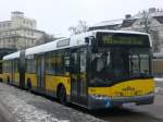 berlin Solaris Urbino auf der Linie M49 nach Staaken Heerstra�e/Nennhauser Damm an der Haltestelle Hertzallee.