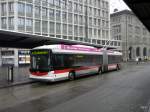 stgallen VBSG - Hess Swisstrolley BGT-N2C Nr.186 unterwegs auf der Linie 4 bei den Bushaltestellen vor dem Bahnhof St.Gallen am 10.01.2010
