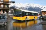 Postauto PU Lathion, Sion, Nr. 5 (VS 12'861, Volvo 7000, 2002) am 23.1.2010 im Shuttle-Einsatz Nendaz-Siviez bei der Haltestelle Nendaz, T�l�cabines. 