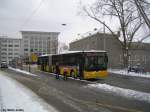 Postauto Postauto/PU Stutz Nr. 242 (MAN A23 Lion's City GL�) am 28.1.10 beim Bhf. Wiedikon. P�nktlich mit der Er�ffnung des �etlibergtunnels und die daraus folgende Betriebsaufnahme der Linie 200 kamen zu PU Stutz mehrere MAN Lion's City GL�, doch es werden l�ngst nicht alle neuen MAN auf der Linie 200 ben�tigt. So sieht man sie oftmals auch auf den Linien ab dem Bhf. Wiedikon