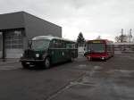 basler-verkehrsbetriebe-bvb Alt trifft neu. Saurer Bus der BVB mit der Betriebsnummer 2 und der Fabrikneue Mercedes Citaro von Bernmobil mit der Nummer 847 auf dem Hof der Garage Rankstrasse. Das Bild stammt vom 01.02.2010.