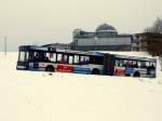 aseag-aachener-strassenbahn-und-energieversorgungs-ag Bei Schnee und einer mehrere cm. dicken Eisschicht k�mpft sich am 02.02.2010 Linie 33 der ASEAG auf der Forckenbeckstrasse die Steigung hoch.