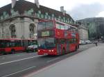 london Ein Arriva-Doppeldecker auf der Linie 53 nach Whitehall nahe der Westminster Bridge.