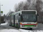 mercedes-benz-o-405-n-niederflur-stadtversion Mercedes-Benz O 405 N (Niederflur-Stadtversion) auf der Linie 71 nach Kastanienstra�e an der Haltestelle Krankenhaus Olvenstedt.