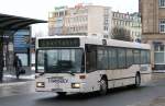 koblenz Transdev (MYK TD 710) am HBF Koblenz,12.2.2010.
Bei diesem Wagen frage ich mich heute noch wie der �ber den T�V gekommen ist.
Die Roststellen unter dem Fensterband sehen nicht so aus als w�ren sie �ber Nacht dort hingekommen