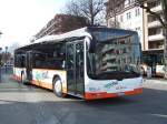 Ein neuer Lion s City Solobus, Wagen 24, vor dem Bahnhof ...
