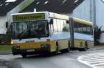 Mercedes-Benz O 405  (Hochflur-Stadtversion) Wagen 9071 der Linie 624 �berquert die Gennebrecker Str. um die Endhaltestelle Sternenberg zu erreichen. Da die 'Erg�nzungs-Busse' der WSW nur mit 'Einsatzwagen' beklebt sind, werden Linie und Endhaltestelle durch ein gr�nes Schild hinter der Windschutzscheibe angezeigt.