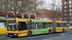 MAN Niederflurbus 1. Generation EVAG 3803 (E YX 214) mit Werbung f�r Str�er.
Hier mit dem SB15 am HBF Essen,22.2.2010.