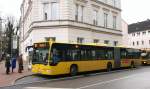 Mercedes-Benz O 530 I (Citaro) EVAG 4526 (E VG 4526) mit der Linie 164 zum S-Bf Steele.
Hier am Grendplatz,25.2.2010.