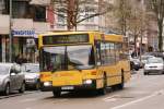 mercedes-benz-o-405-n-niederflur-stadtversion EVAG 3275 (E VG 3275) mit dem E-Wagen 57 nach Kupferdreh Bahnhof in Essen Steele am 25.2.2010.